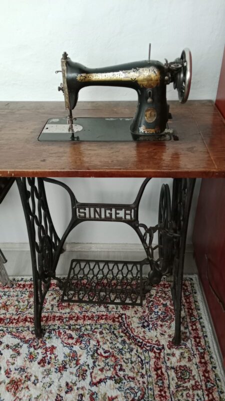 100 yıldan eski Gümüş Kafa Antika Singer Dikiş Makinesi