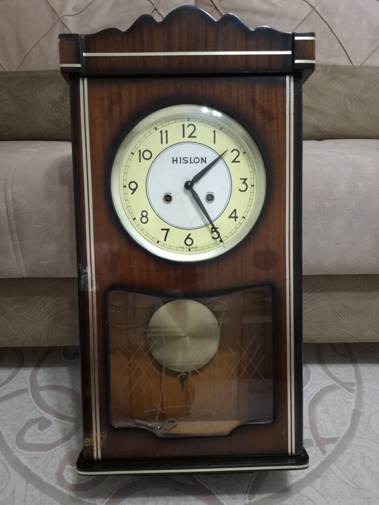 Hislon Kurmalı Antika Duvar Saati - Alman Mekanizma - Sarkaç ve Anahtarı tam